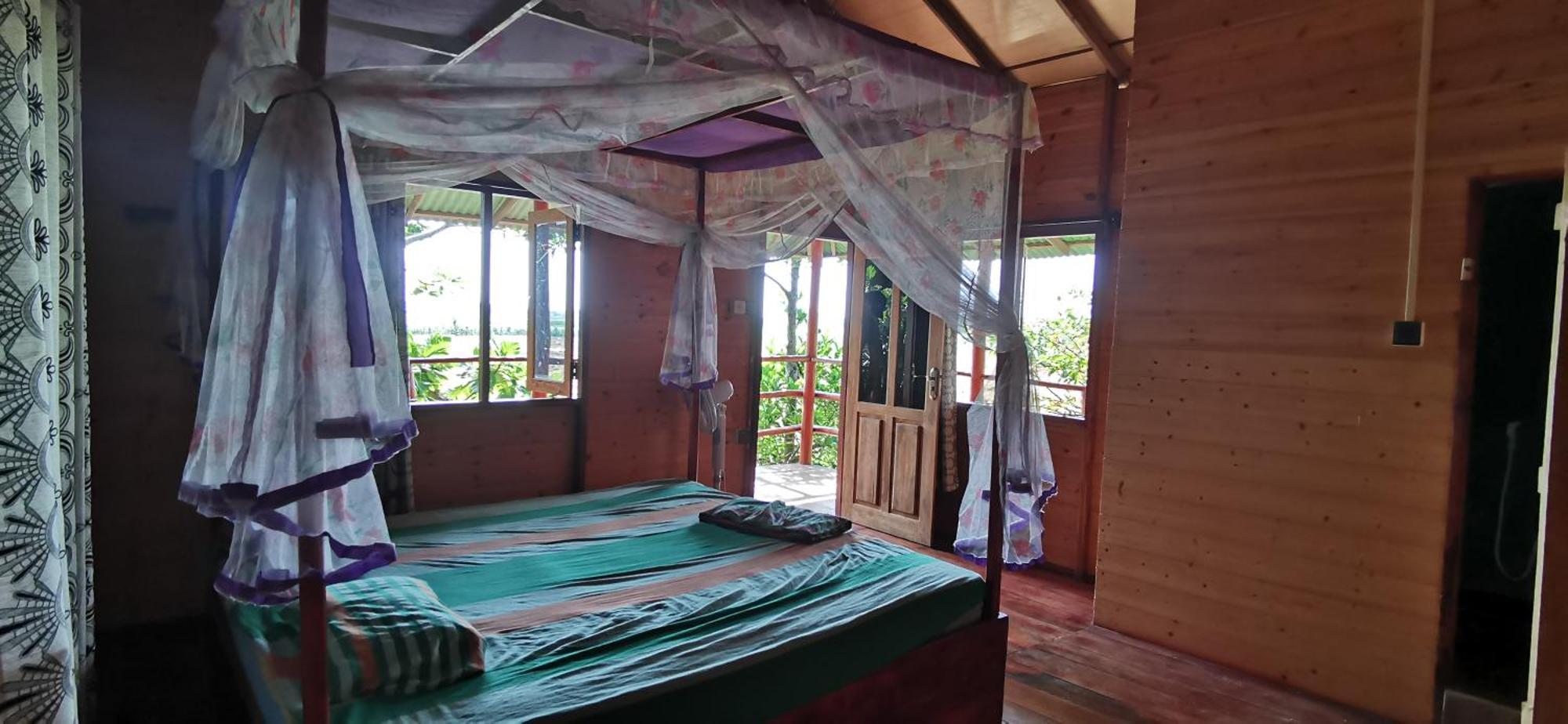 Lake Side View Cabana Tissamaharama Bilik gambar